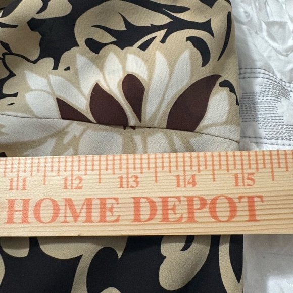 Beautiful 100% silk halter neck printed dress. Black, tan and cream color. - Picture 5 of 10